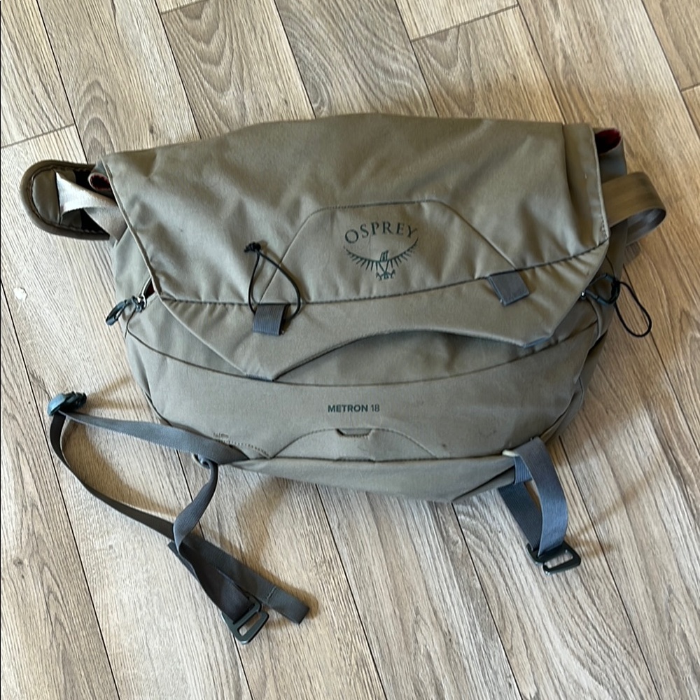 Osprey Metron 18 Olive Green Messenger Bag